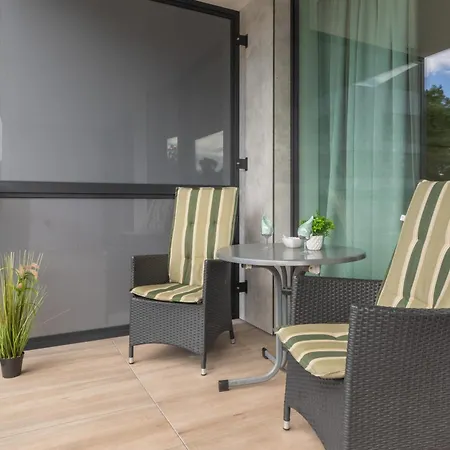 Shellter Seaside With Parking By Renters Apartment *